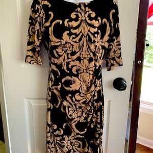 Beautiful knee length gathered  waist dress with mid length sleeves.